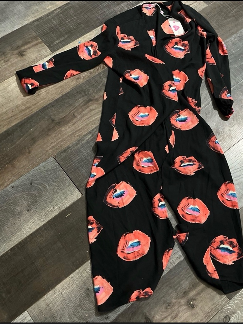 Black kamonowith Coral Lip Print
